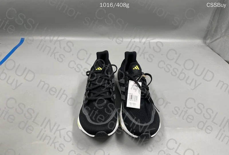 ULTRABOOST LIGHT 23