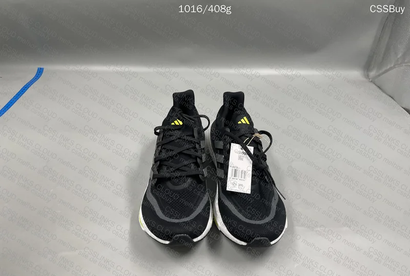 ULTRABOOST LIGHT 23 2