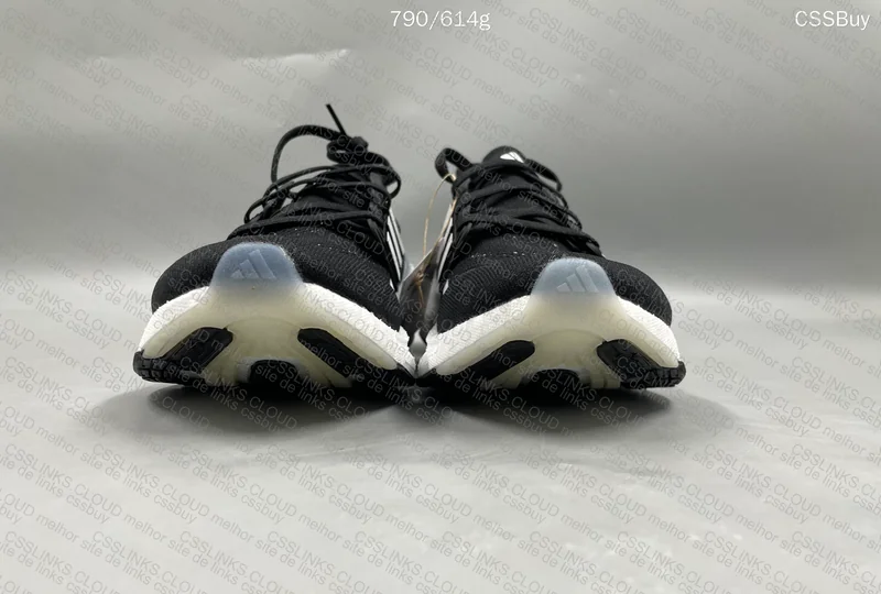 ULTRABOOST LIGHT 23
