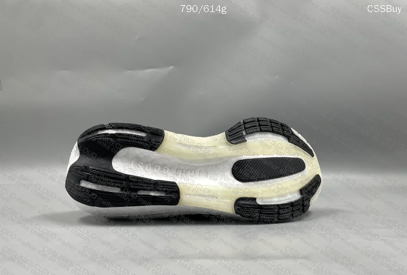 ULTRABOOST LIGHT 23 2