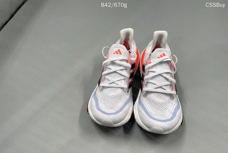 ULTRABOOST LIGHT 23 GL?