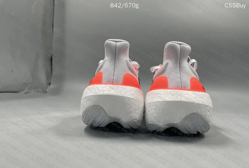 ULTRABOOST LIGHT 23 GL? 3