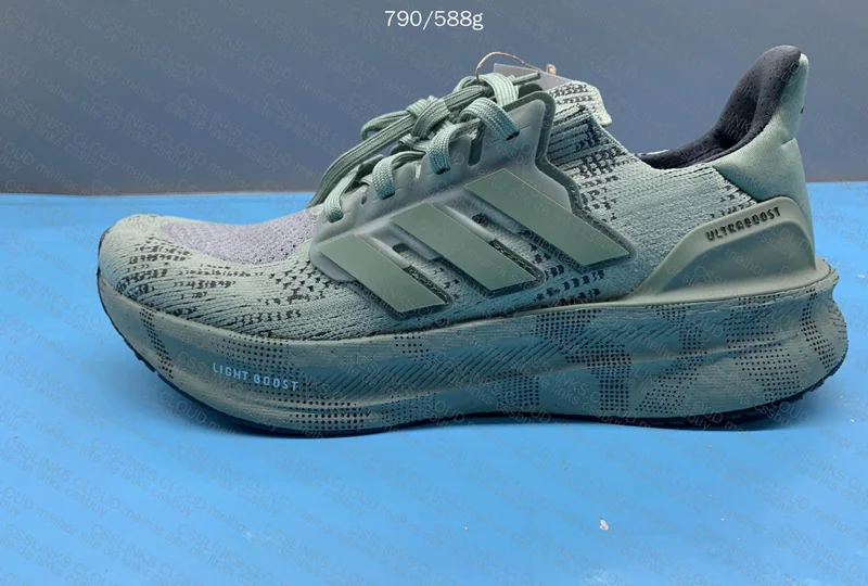 Ultraboost Military