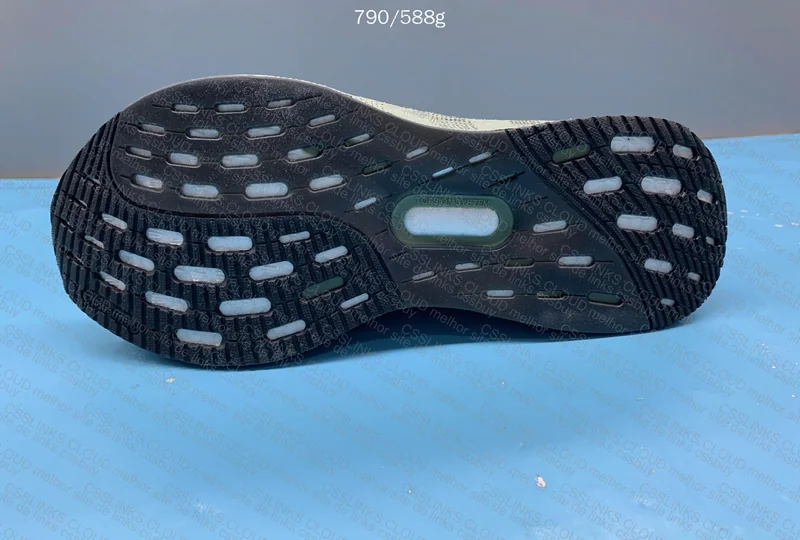 Ultraboost Military 10