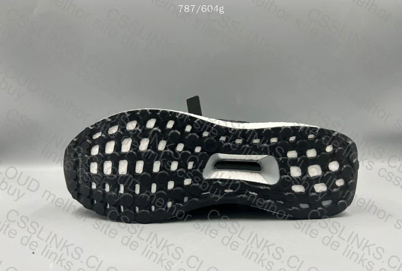 ULTRABOOST Black 6
