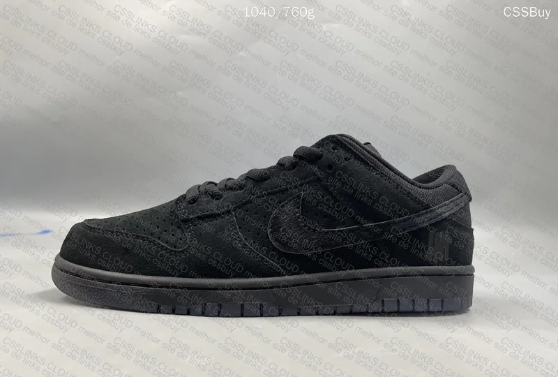 UNDEFEATED x NK SB Dunk Low