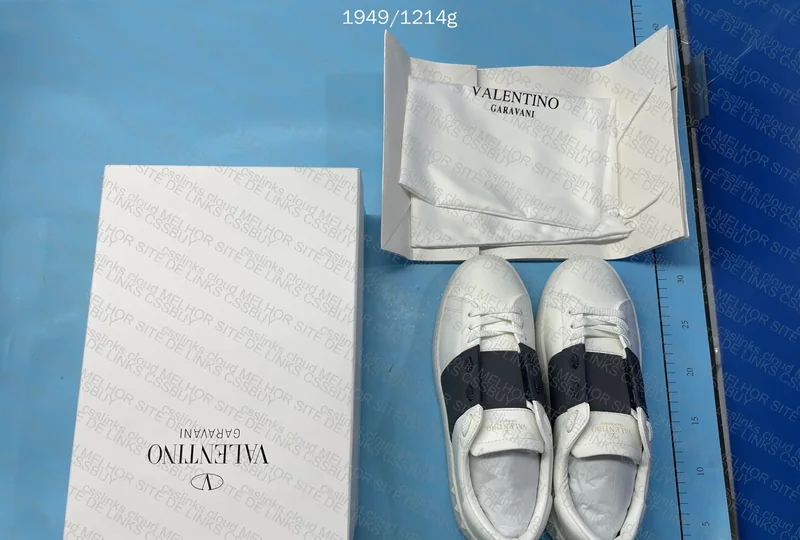 Valentino Garavani 6