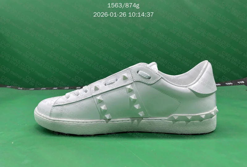 Valentino open walk 3