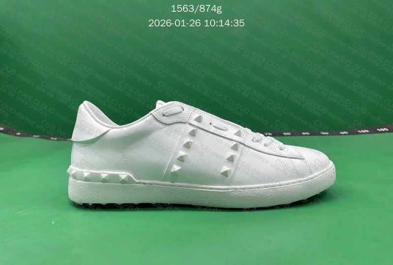 Valentino open walk 4