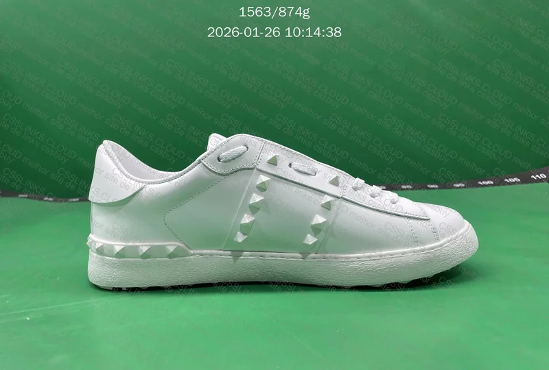 Valentino open walk 6