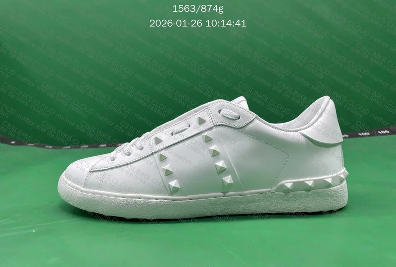 Valentino open walk 7