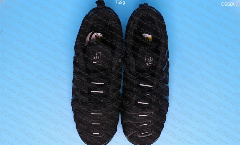 Vapor max plus triple black 5