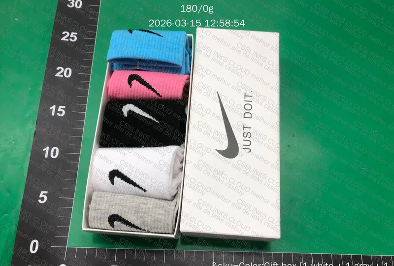 varias meias nike 4