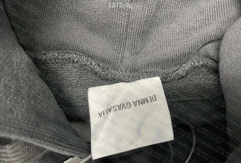 Vetements SS18 Zurich Zip-Hoodie