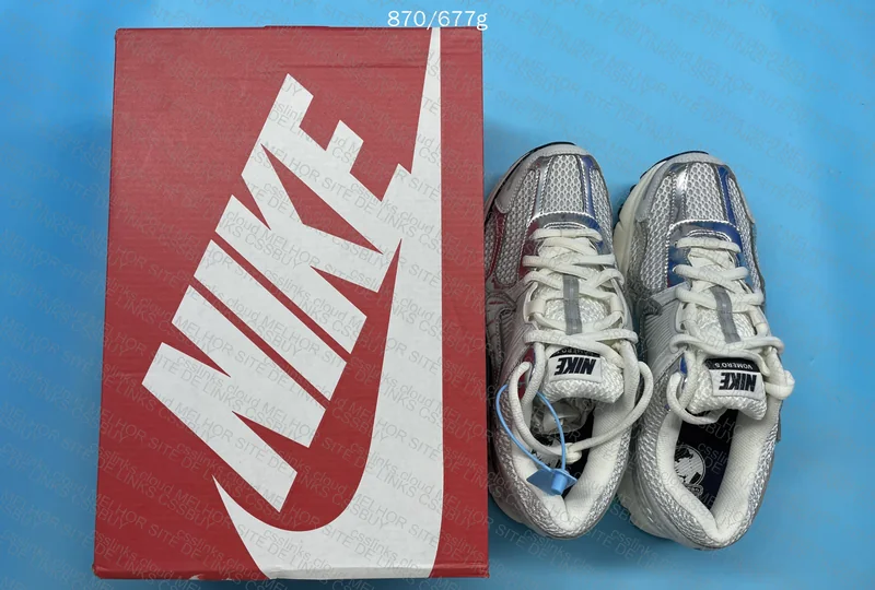 Vomero 5 Photon Dust Metallic Silver