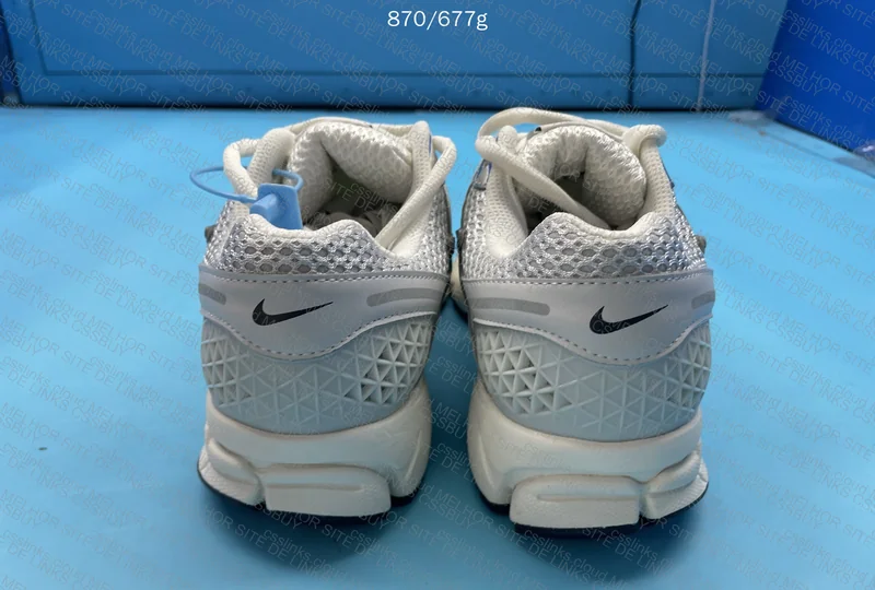 Vomero 5 Photon Dust Metallic Silver 2