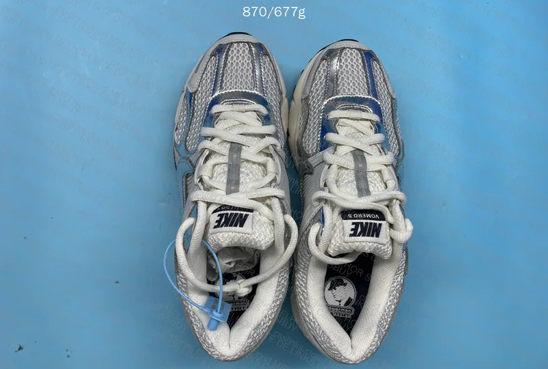Vomero 5 Photon Dust Metallic Silver 5