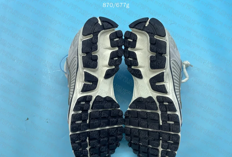 Vomero 5 Photon Dust Metallic Silver 8