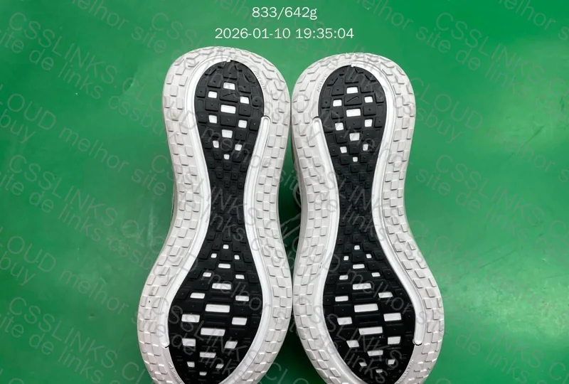 Vomero Plus Run "Reverse Swoosh"