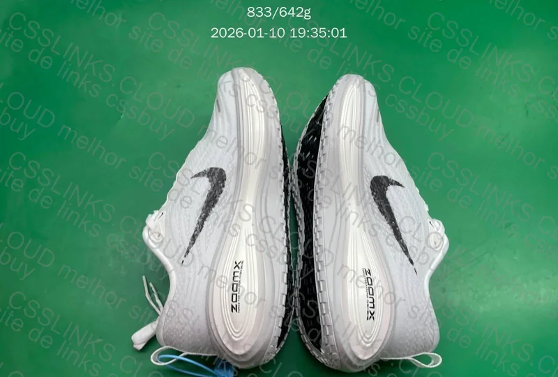 Vomero Plus Run "Reverse Swoosh" 3