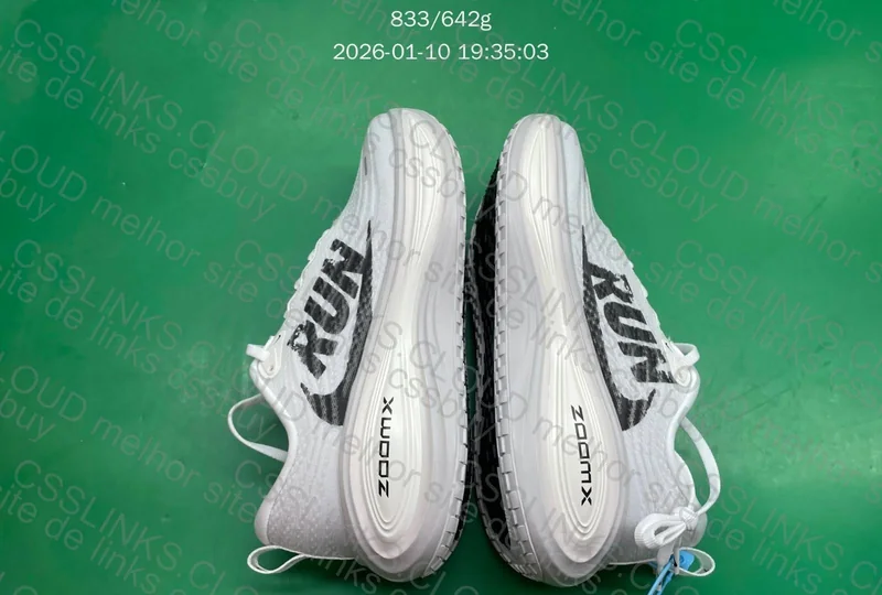 Vomero Plus Run "Reverse Swoosh" 4