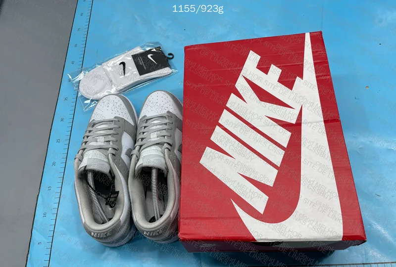 VT version Dunk White Gray 4