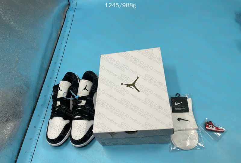 Women’s Air Jordan 1 Low 10