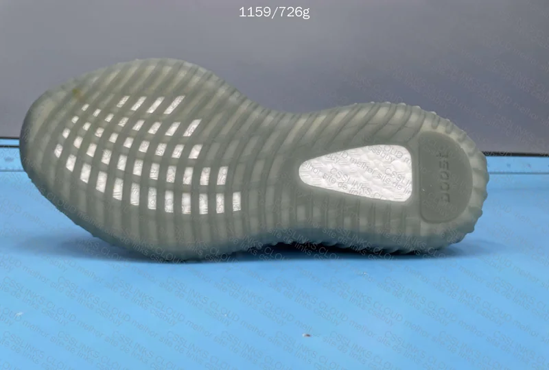YEEEZY 350 (suposto LW B) 5