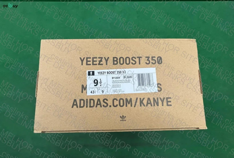 Yeezy 350 V2 Oreo - OVO Sneaker
