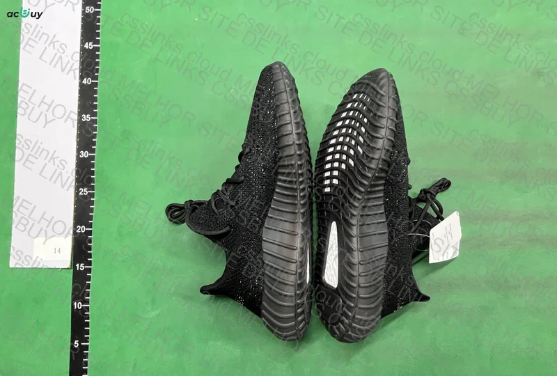 Yeezy 350 V2 Oreo - OVO Sneaker 6