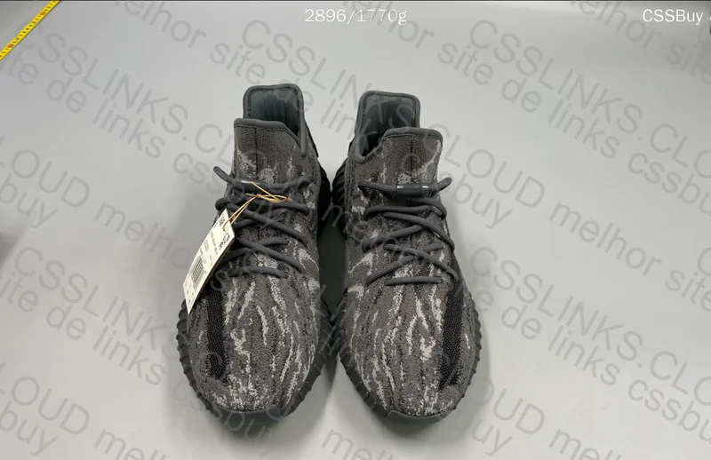Yeezy | 2 for 130y 5