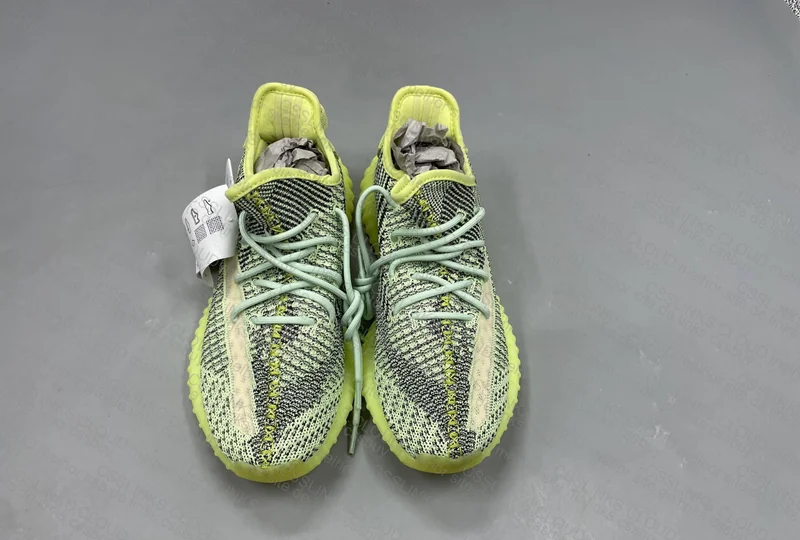 Yeezy 350 | 65y cada 9