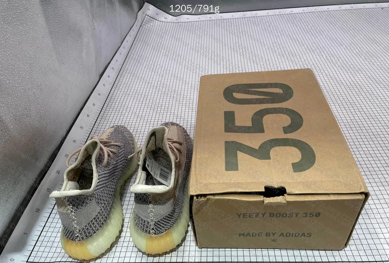 Yeezy 350 ALEATORIO 99y (black friday) 2