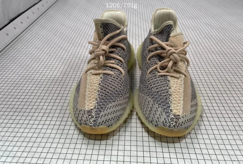 Yeezy 350 ALEATORIO 99y (black friday) 4