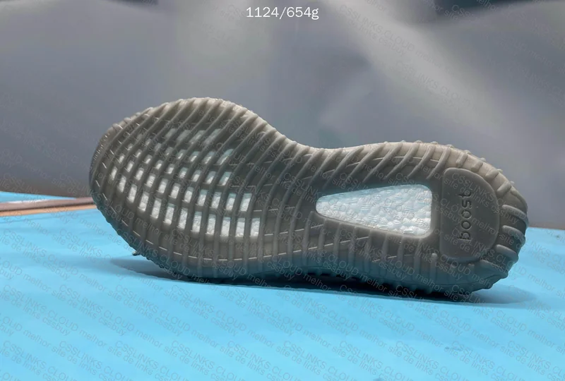 Yeezy 350 Beluga v2 4