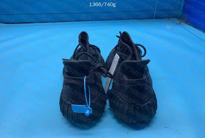 Yeezy 350 Black