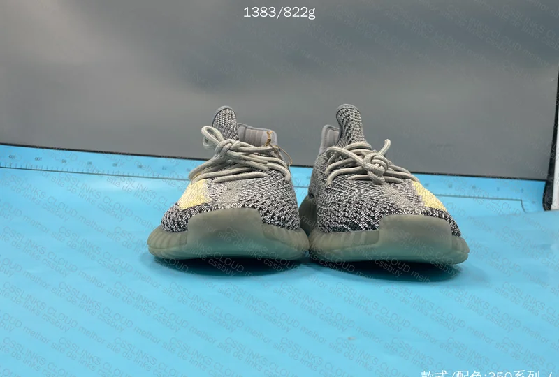 Yeezy 350 - Blind Box 3