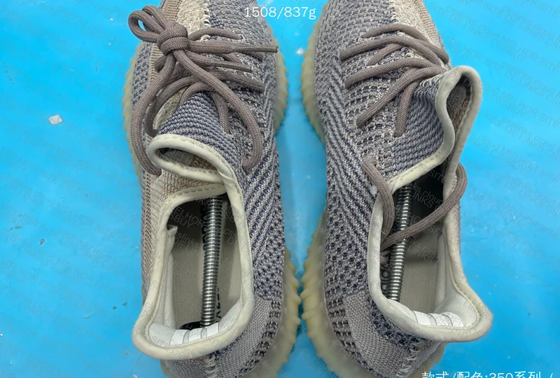 Yeezy 350 (blind box) 2