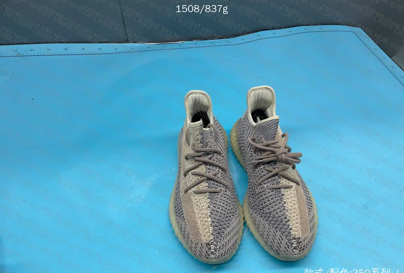 Yeezy 350 (blind box) 6