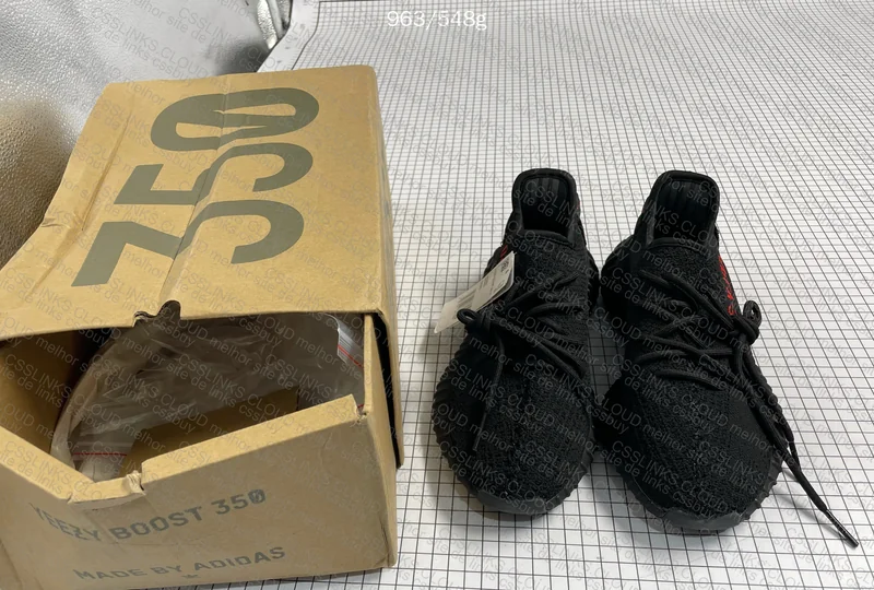 Yeezy 350 Blind Box (achei ele torto) 10