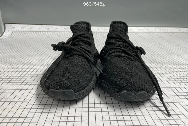 Yeezy 350 Blind Box (achei ele torto) 2