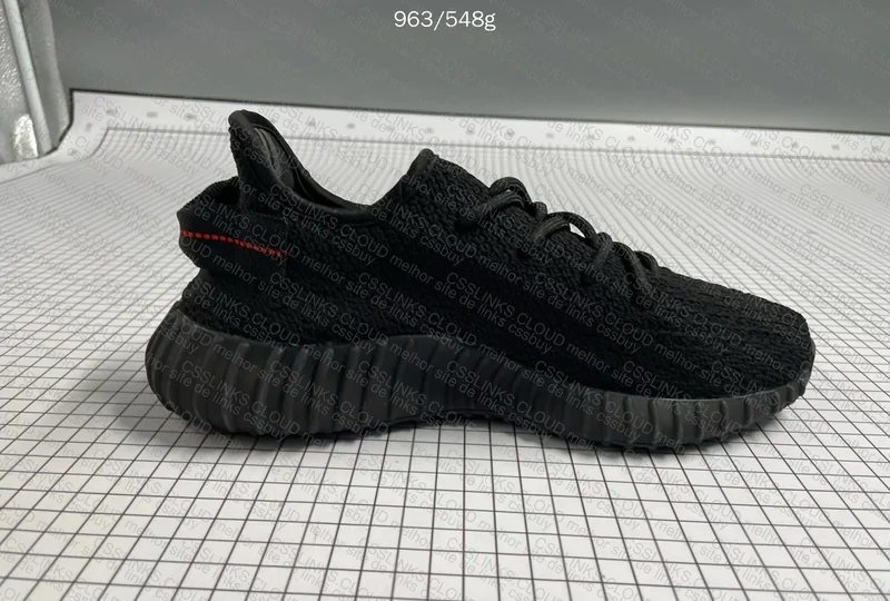 Yeezy 350 Blind Box (achei ele torto) 3