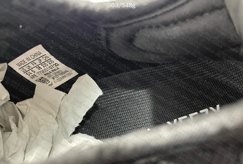 Yeezy 350 Blind Box (achei ele torto) 6