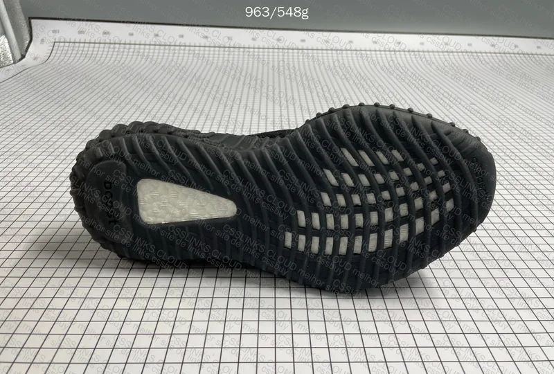 Yeezy 350 Blind Box (achei ele torto) 7