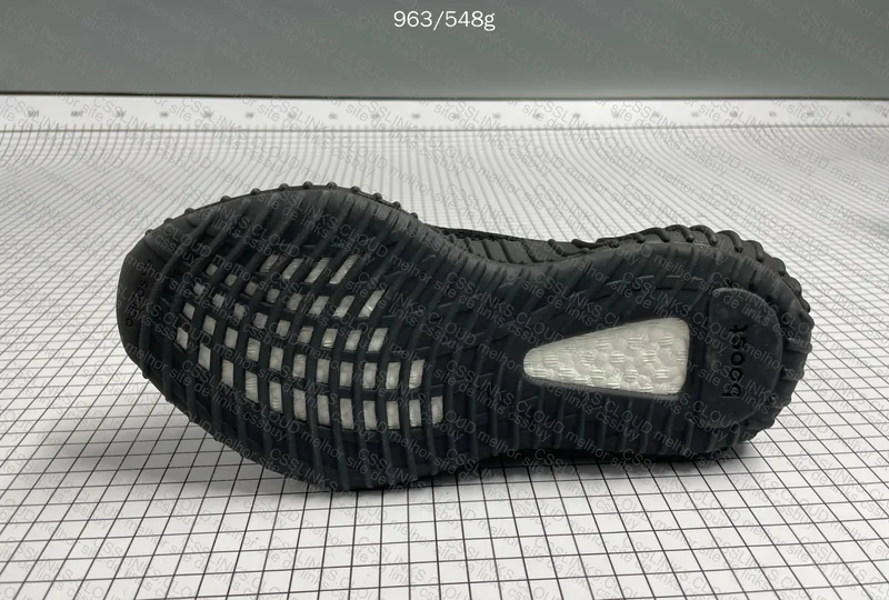 Yeezy 350 Blind Box (achei ele torto) 8