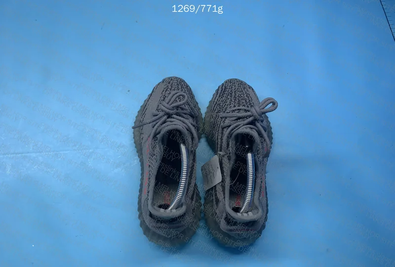 Yeezy 350 blind box "LW BATCH" 3