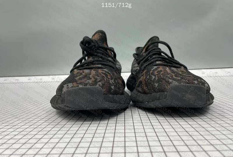 YEEZY 350 - BLINDBOX