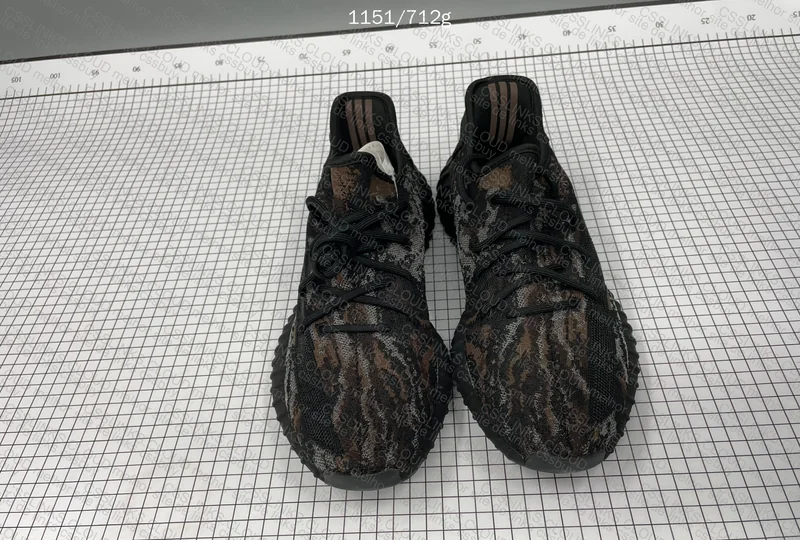 YEEZY 350 - BLINDBOX 7