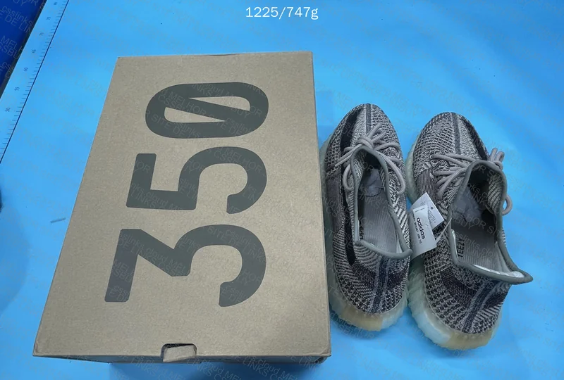 Yeezy 350 blindbox 10