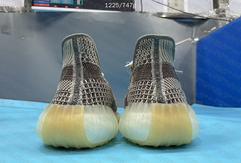 Yeezy 350 blindbox 3
